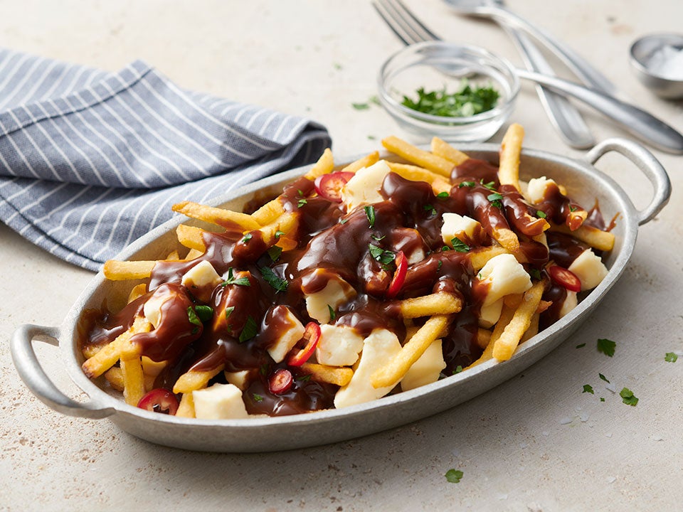 trio brown gravy poutine