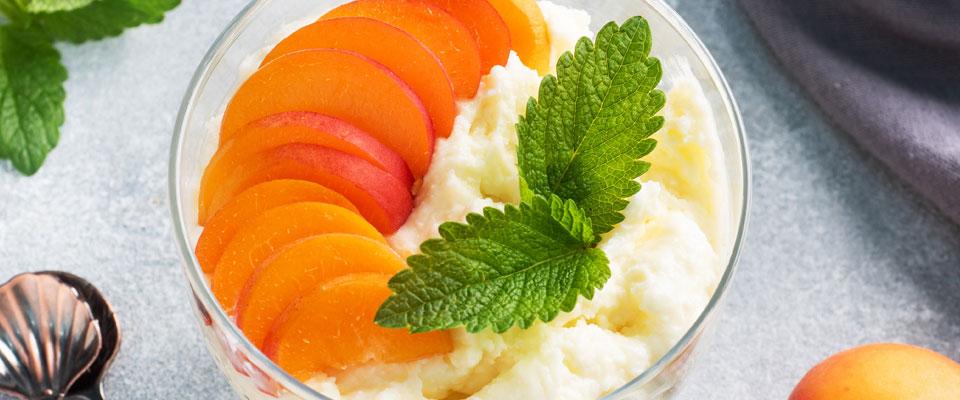 Bowl of tapioca and sliced nectarines
