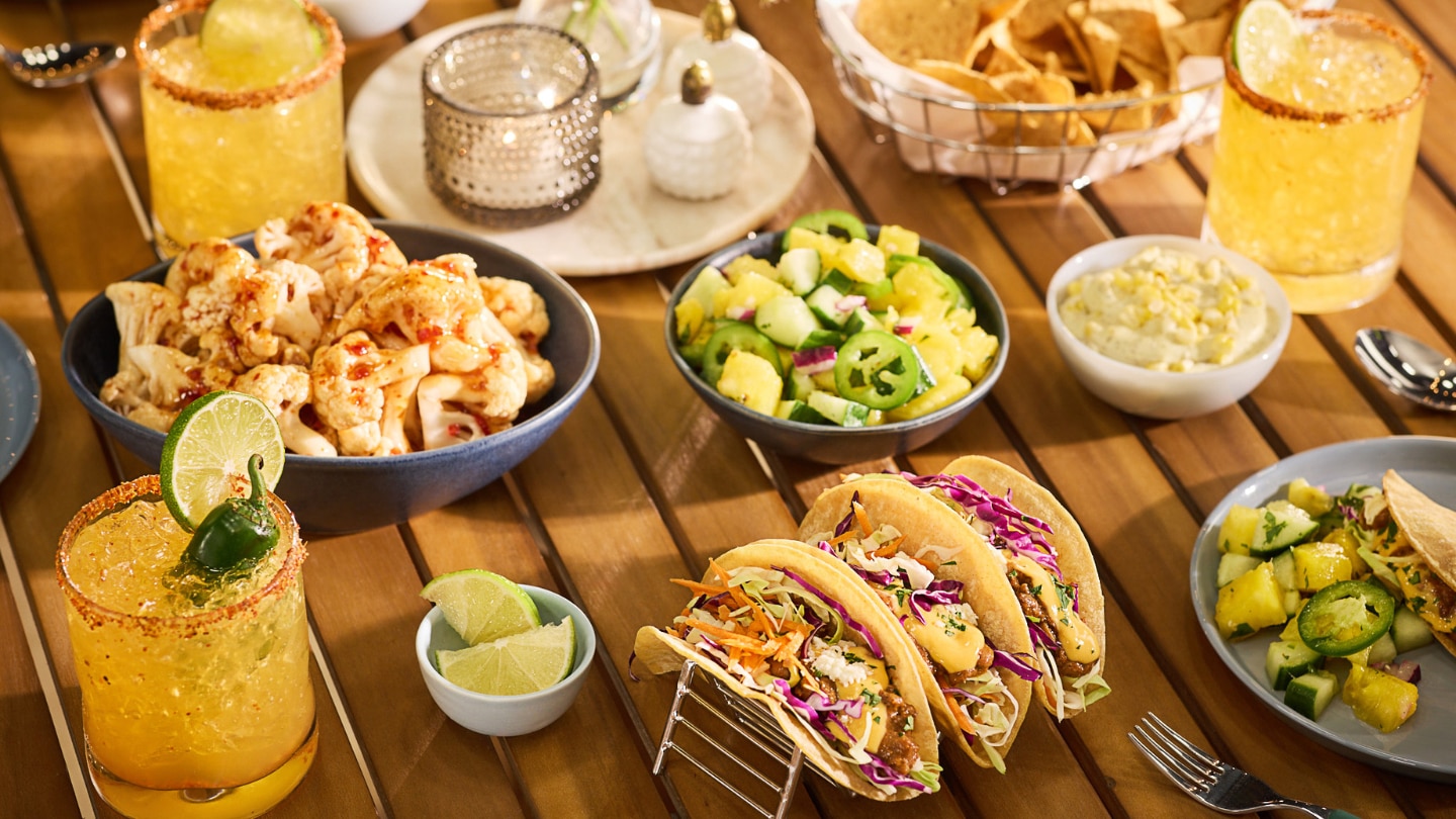 July trend report tacos, drinks and limes on table