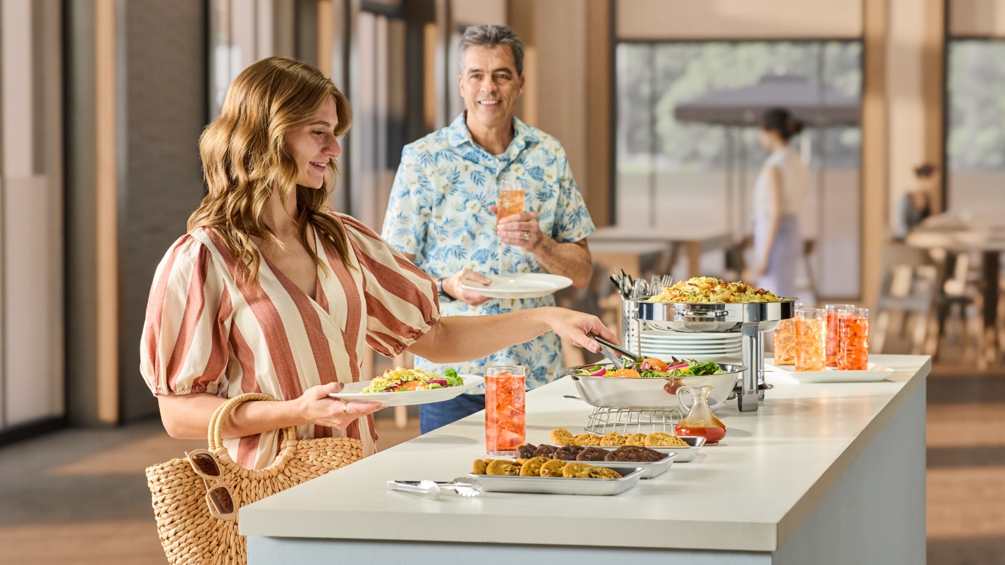 couple eating buffet style