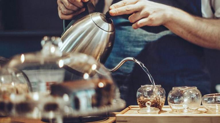 Beverage shop employee making tea