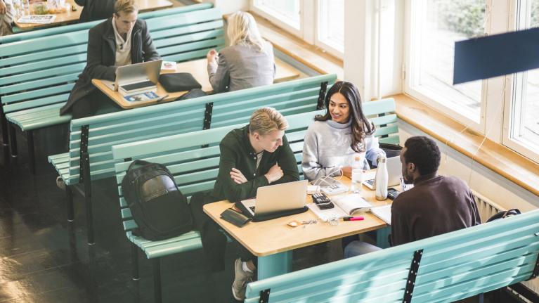 college kids eating at a restaurant