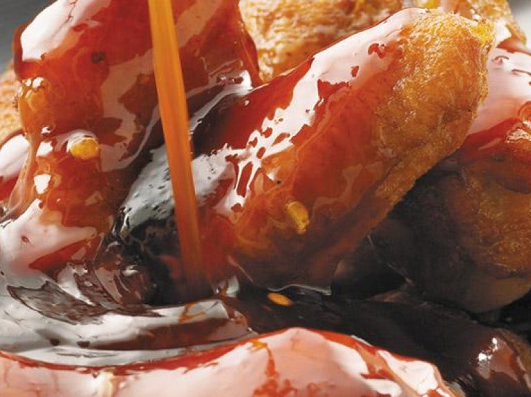 Preparation of glazed chicken wings