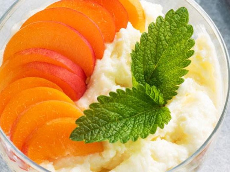 Bowl of tapioca and sliced nectarines