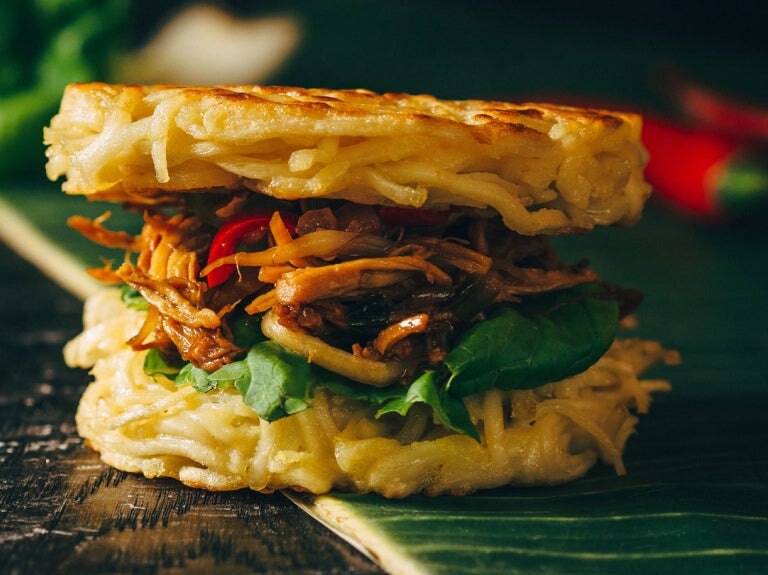 Sandwich patty with noodles