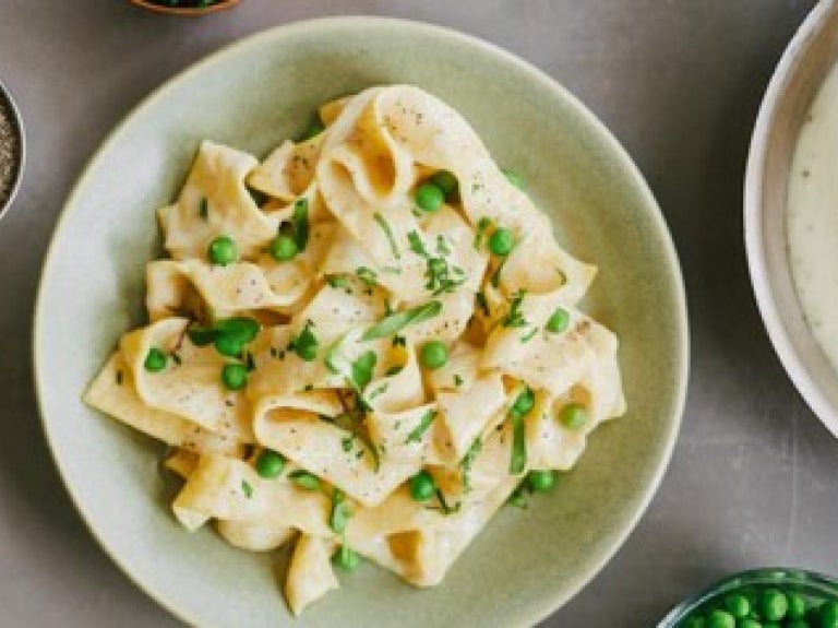 Minors Vegan Alfredo Sauce on Pasta on plate