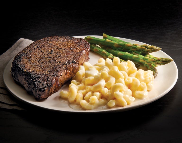 steak and asparagus with white cheddar mac