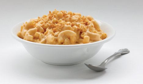 macaroni and cheese in bowl with topping